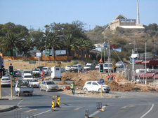 Großbaustelle: Ab Juni 2015 droht Staugefahr im Zentrum Windhoeks. Foto: Stefan Fischer