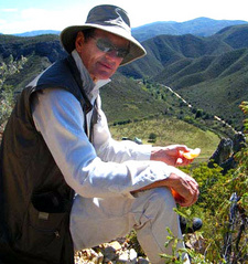 Chris Mercer ist ein in Südafrika lebender Natur- und Tierschützer sowie Autor.