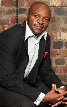 Mark M. Chizyuka ist ein sambischer Bariton und Mitglied der Band VMSix (Vocal Motion Six).