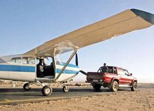 Cessna 182 macht saubere Notlandung nahe Swakopmund. Foto: Erwin Leuschner