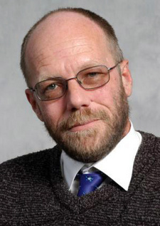 Prof. Dr. André Roux ist ein südafrikanischer Wirtschaftswissenschaftler und Autor.