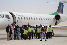 Air Namibia: Embraer ERJ 135 auf Jungfernflug Linie Ondangwa-Walvis Bay.