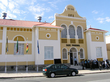 Die Staatengemeinschaft des südlichen Afrika (SADC) betreibt seit vier Jahren ihren neuen regionalen Gerichtshof im Gebäude der historischen Turnhalle, Windhoek.