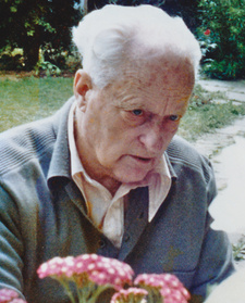 Wolf von Loeben (1911-1987) war ein in Südwestafrika und Südafrika lebender deutscher Farmer, Andalusia-Internierter und Zeichner.