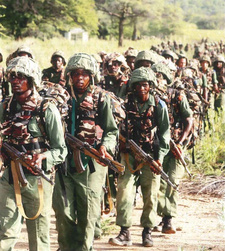Namibia, das sich seit einigen Jahren am Rande einer Staatspleite bewegt, rüstet das Militär. ie Namibian Defence Force (NDF), auf. Das Verteidigungsministerium hat mit fast 6 Milliarden Namibia-Dollar die drittgrößte Zuweisung im Staatshaushalt 2018/2019 bekommen.