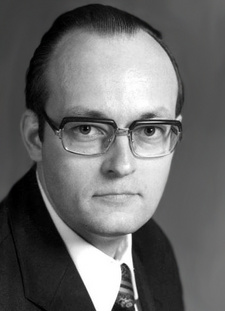 Dr. jur. Reinhart Bindseil ist ein ehemaliger deutscher Botschafter und Autor. (Foto von 1977)