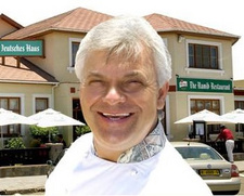Andreas Munkelwitz, in Namibia als erfolgreicher Geschäftsmann und ehemaliger Inhaber des Hotel und Restaurants „Deutsches Haus“ in Swakopmund weit bekannt, ist tot.