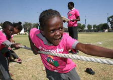 150 kleine Gladiatoren ziehen aufs Warriors-Sportfeld in Katutura, Namibia.