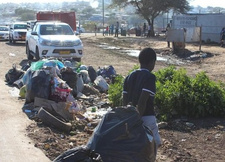 Im Mai 2018 waren zahlreiche Namibier beim nationalen Müll- und Abfallsammeln dabei. In Namibia hoffen viele, daß diese Aktion keine Eintagsfliege bleibt sondern sich auf das Verhalten der Bürger auswirkt.