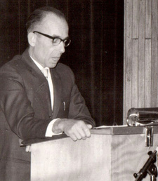 Wolfgang Sydow (1912-1998) war ein deutscher Farmverwalter und Sekretär der S.W.A Wissenschaftlichen Gesellschaft in Windhoek.