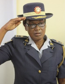 Farmmord in Namibia: Polizei warnt Kriminelle. Foto: Polizeisprecherin Ottilie Kashuupulwa.
