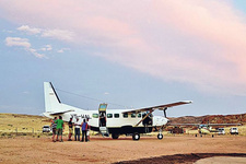 Erfolgreiche Flugshow in Namibia. Im Bild die 12-sitzige Cessna Caravan der Scenic Air. Foto: Konny von Schmettau