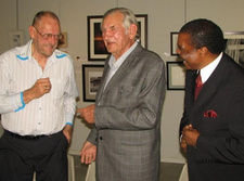 Autobiographie 'Dirk Mudge: enduit vir ´n onafhanklike Namibië' erschienen. Foto: Eberhard Hofmann (v.l.n.r:) Prof. Marinus Wiechers, Dirk Mudge, Prof. Joseph Diescho