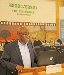 Gesellschaft für internationale Zusammenarbeit (GIZ): Namibia muß mehr für Umweltschutz tun. Theo Nghitila, Umweltkommissar des namibischen Ministeriums für Umwelt und Tourismus (MET), wirbt Mittel dafür ein. Foto: MET