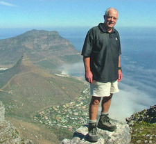 Tony Burton ist ein südafrikanischer Wanderführer und Autor.