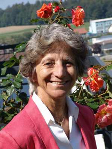 Christine von Garnier ist eine schweizerische Journalistin, Sozialwissenschaftlerin und Autorin, die 20 Jahre in Namibia lebte.