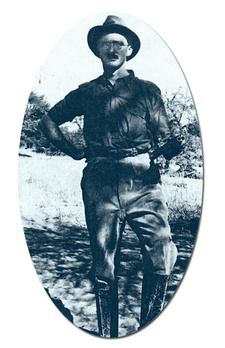 Jan Gaerdes (1889-1981) war ein vielseitig begabtes Südwester Original, Apotheker, Farmer und Autor von Beiträgen über seine abenteuerlichen Jagdreisen und Naturbeobachtungen.