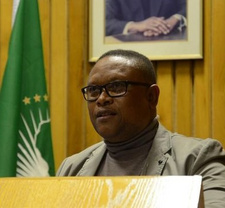 In Namibia hat Fischereiminister Bernhard Esau Anti-Korruptionmaßnahmen bei der Vergabe von Fischfangquoten bekanntgegeben.