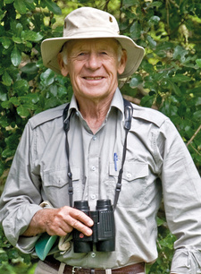 Dave Richards ist ein südafrikanischer Autor, Fotograf und Ornithologe.
