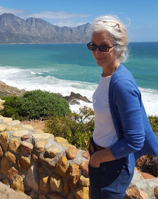 Dr. Phoebe Barnard ist eine US-amerikanische Umweltwissenschaftlerin mit Tätigkeitsschwerpunkten in  Namibia und Südafrika.