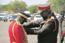 26. Jahrestag der Namibian Defence Force (NDF) mit 6700 Ordensverleihungen.