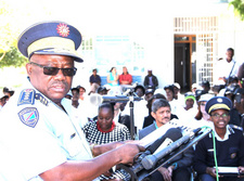 Namibia bekämpft Korruption in der Polizei: Polizeichef Generalinspektor Sebastian Ndeitunga verlangte wiederholt, daß Vergehen von Polizisten sofort gemeldet werden sollen. Foto: AZ-Archiv