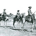 Ein Kamelritt in der Kalahari: Joachim von Heydebreck, Inspekteur der Landespolizei von Deutsch-Südwestafrika, führte 1908 Dromedare als Reittiere für die sog. Kamelreiterkompanien ein.