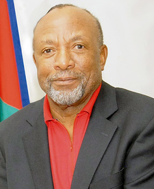 Nangolo Mbumba ist ein namibischer Biologe, Politiker und ehemaliger Minister.