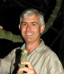 Prof. Dr. Neil Crouch ist ein südafrikanischer Ethnobotaniker.