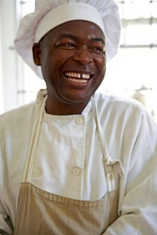 Justice Kamanga ist ein malawischer Chefkoch und Kochbuchautor in Südafrika.