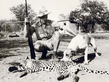 Der Südwester Peter Stark (1929-2013), genannt "Der weiße Buschmann" war Wilderer, später geachteter Wildhüter und Autor.