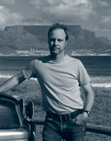Dr. Justin Fox ist ein südafrikanischer Reisejournalist und Autor.