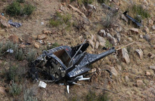 Am 20.04.2016 hat sich wieder ein Hubschrauberabsturz in Namibia ereignet. Das Foto von Dirk Heinrich das Wrack der verunglückten MD500.