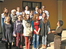 Am 25.07.2013 haben 14 deutsche Austauschschüler im Hof des Goethe-Zentrums eine kleine Einführung in die Landeskunde Namibias erhalten.