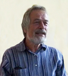 Bernhard Clauss ist ein deutscher Biologe und ehemaliger Lehrer und Entwicklungshelfer in Sambia und Botswana.