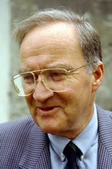 Der Österreicher Prof. Dr. Felix Ermacora (1923-1995) war ein hochrangiger Völkerrechtler, Nationalratsabgeordneter der ÖVP und Autor.