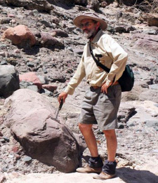 Geologe Dr. Roy Miller: Ehrung für 50 Jahre Forschung in Namibia am 18.08.2014.