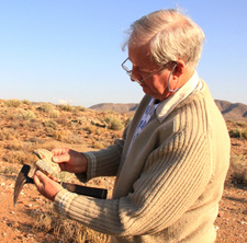 Nick Norman ist ein südafrikanischer Geologe und Fachbuchautor.