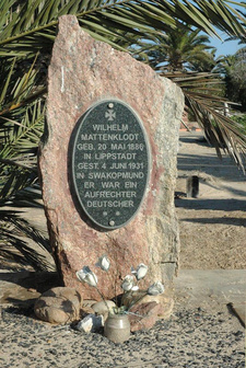 Grablege Wilhelm Mattenklodts auf dem Swakopmunder Friedhof. Foto: Nicol Stassen