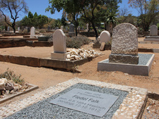 Gräber von Bruno Sommer und Fiedel Falk in Namibia entdeckt.