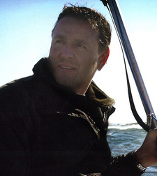 Dr. Dirk Schmidt ist ein Taucher, Hai-Experte und Autor in Südafrika.