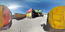 Das Design- und Technikzentrum Fabrication Laboritory (FabLab) der Namibia University of Science and Technology (NUST) hat seinen Raumbedarf kreativ gelöst und ist jetzt in bunten Containern zu finden. Foto: NUST