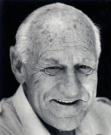 Cecil John Harris (??-1993) war ein südafrikanischer Kapitän und Autor.