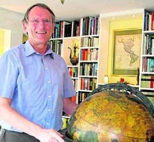 Dr. Dr. Wolfgang Knabe ist ein deutscher Kulturwissenschaftler, Expeditionsleiter und Autor.