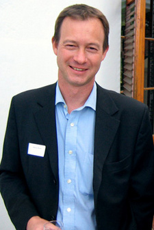 Andrew Brown ist ein südafrikanischer Rechtsanwalt und Krimi-Autor.