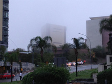 Zyklon Dineo beschert Namibia Regen und der Haupstadt Windhoek eine seltene Wettererscheinung: Nebel.