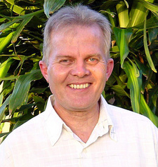Neil MacLeod ist ein südafrikanischer Autor und Safari-Veranstalter.