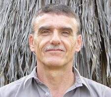 Dr. Kevin Murray ist ein Chemiker, Trinkwasserexperte und Autor aus Südafrika.