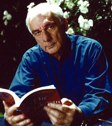 Izak de Villiers (1936-2009) war ein südafrikanischer Geistlicher, Dichter, Autor und Journalist.