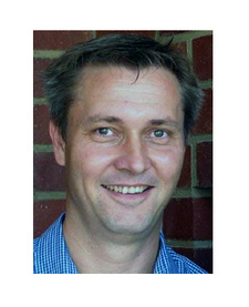 Sven-Eric Kanzler ist ein deutscher Journalist, PR-Berater und Autor in Namibia.
